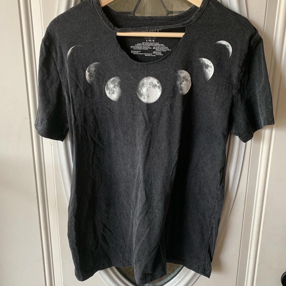 moon phase distressed tee shirt size large